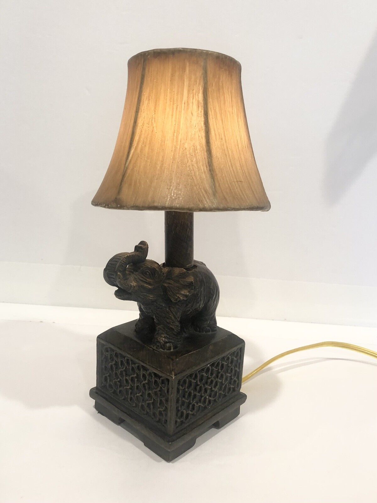 Elephant Ting Shen Small Accent Lamp 11\
