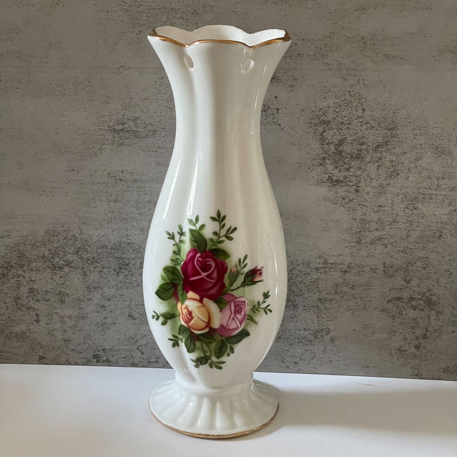 NWT Royal Albert Old Country Roses Pierced Floral Flower Porcelain Vase 10\
