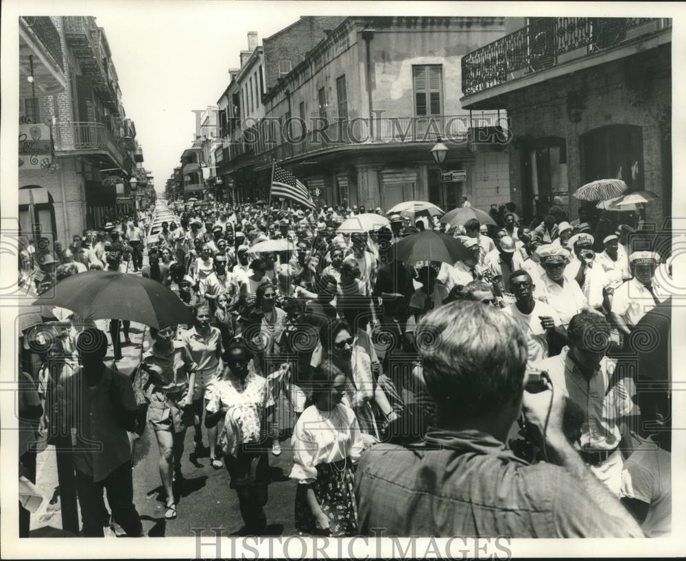 1970 Press Photo The crowd at Food Festival Parade on Royal Street. - nob12760