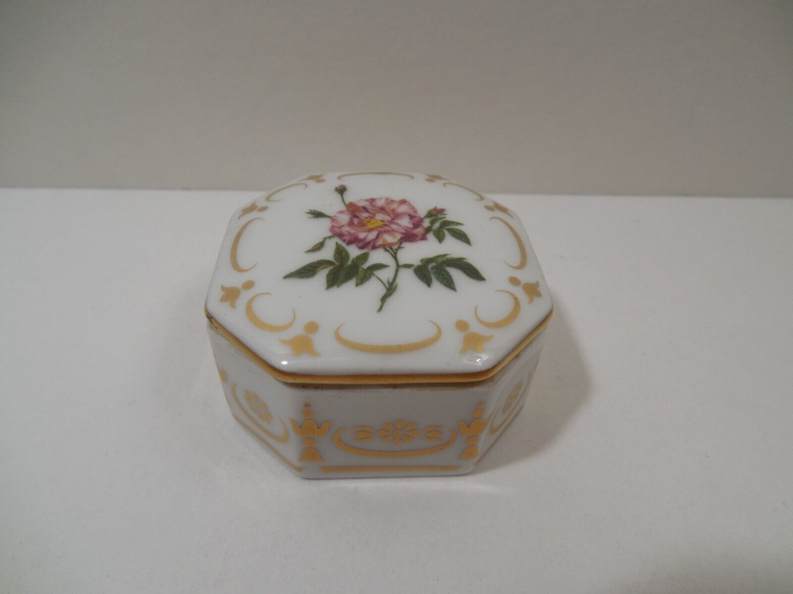 1980 Empress Josephine's Rose Garden Fine Porcelain Pill Or Trinket Box
