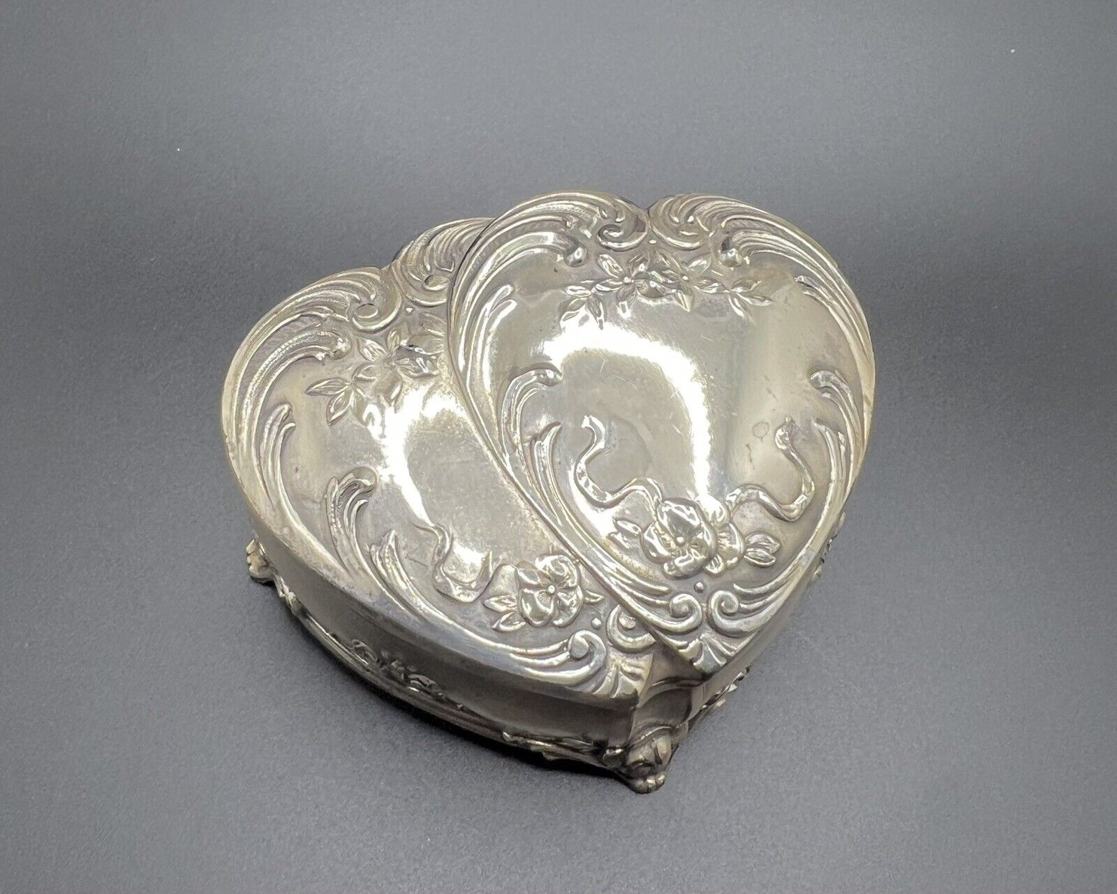 Vintage Double Heart Design Silver Plate Trinket / Jewelry Box Signed 518 WED