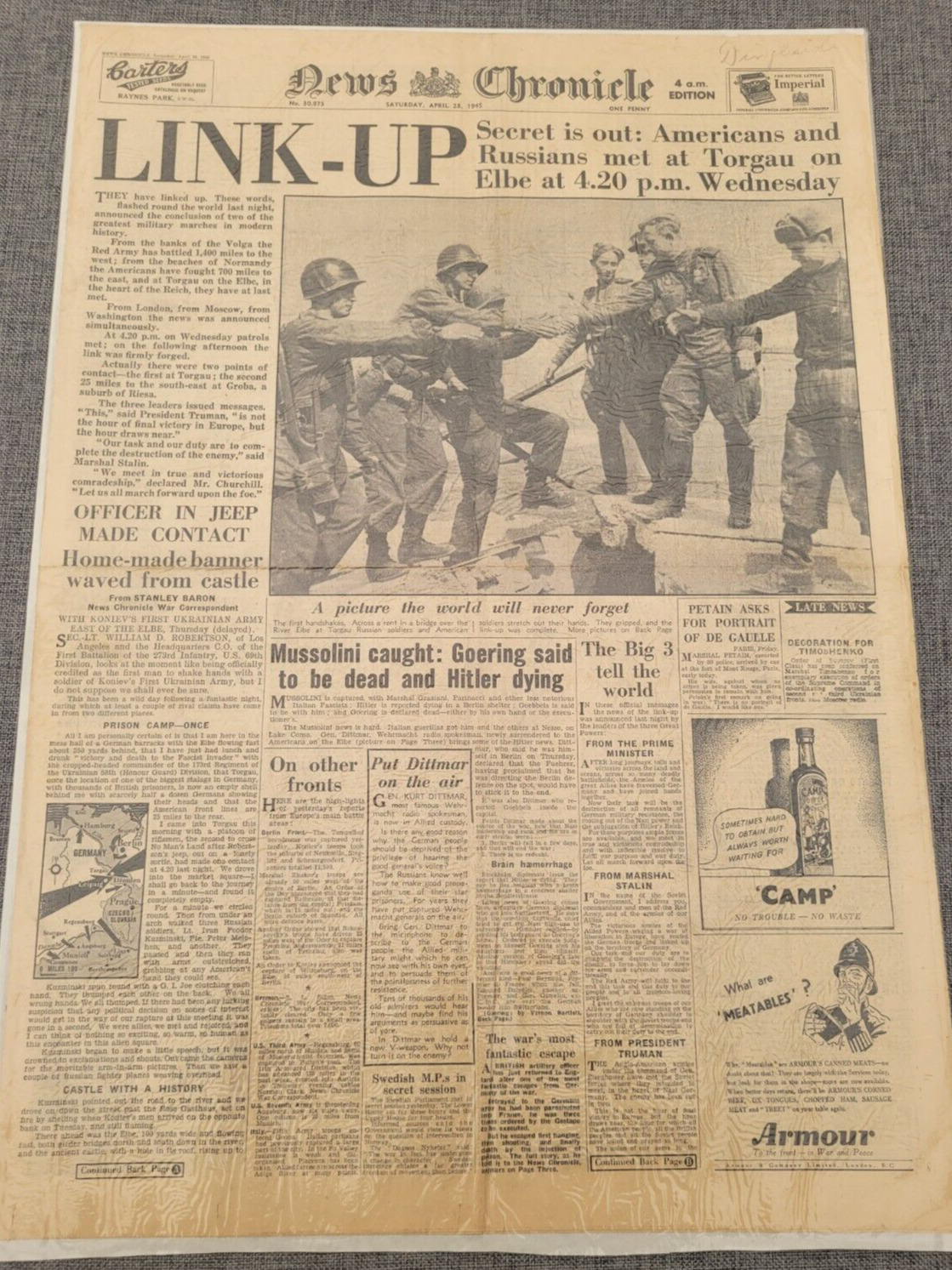 NEWS CHRONICLE WW2 AMERICANS RUSSIAN TORGAU RIVER ELBE 28 APRIL 1945 NEWSPAPER