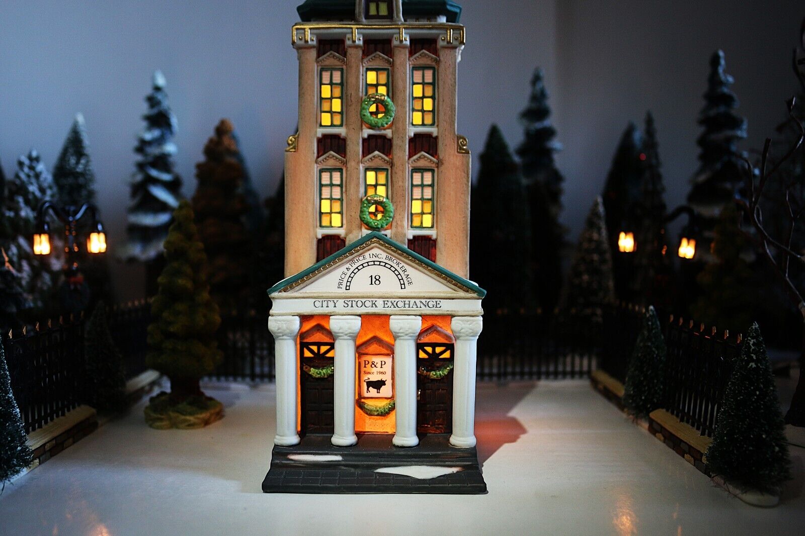 Dept 56 Brokerage House Christmas in the City, new