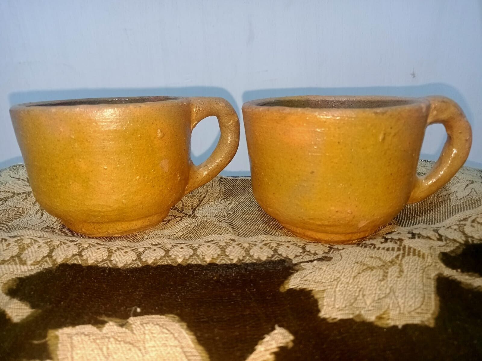 vintage clay coffe / tea cups antique x2