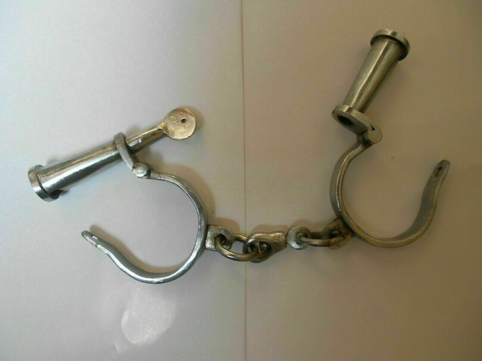 New Antique Handcuffs  Style police Shackles-Props Iron Handcuff with key