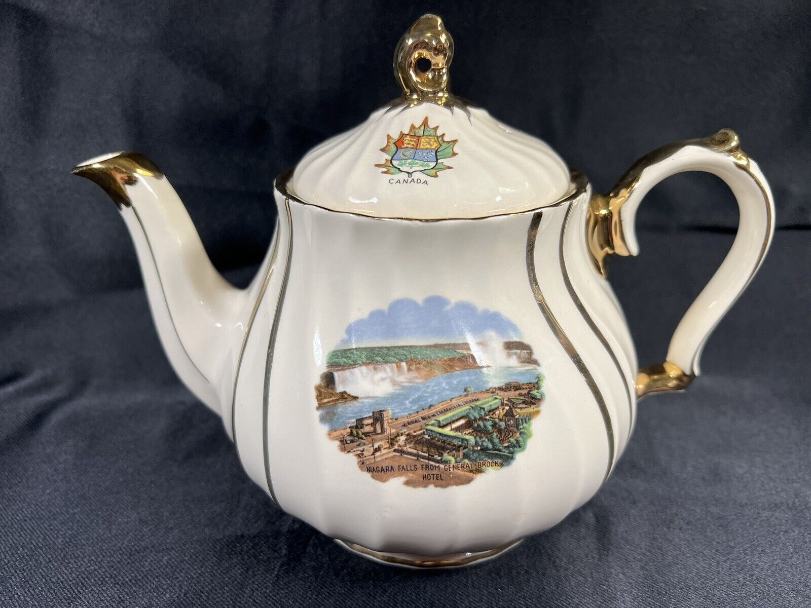 Vintage Rare Sadler Teapot Niagara Falls Canada Ribbed Swirl 3088