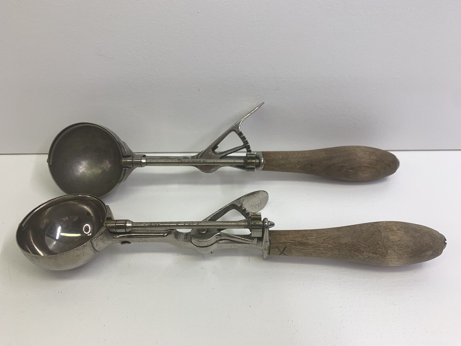 Vintage Set of 2 Gilchrist No. 31 Ice Cream Scoop\'s with Wooden Handle Antique
