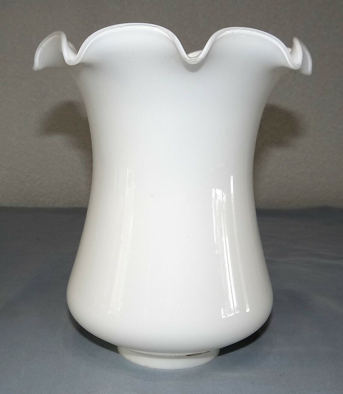 Vianne VV French Blown Glass Lamp Light Shade Ruffle Top White Milk Vtg Antique