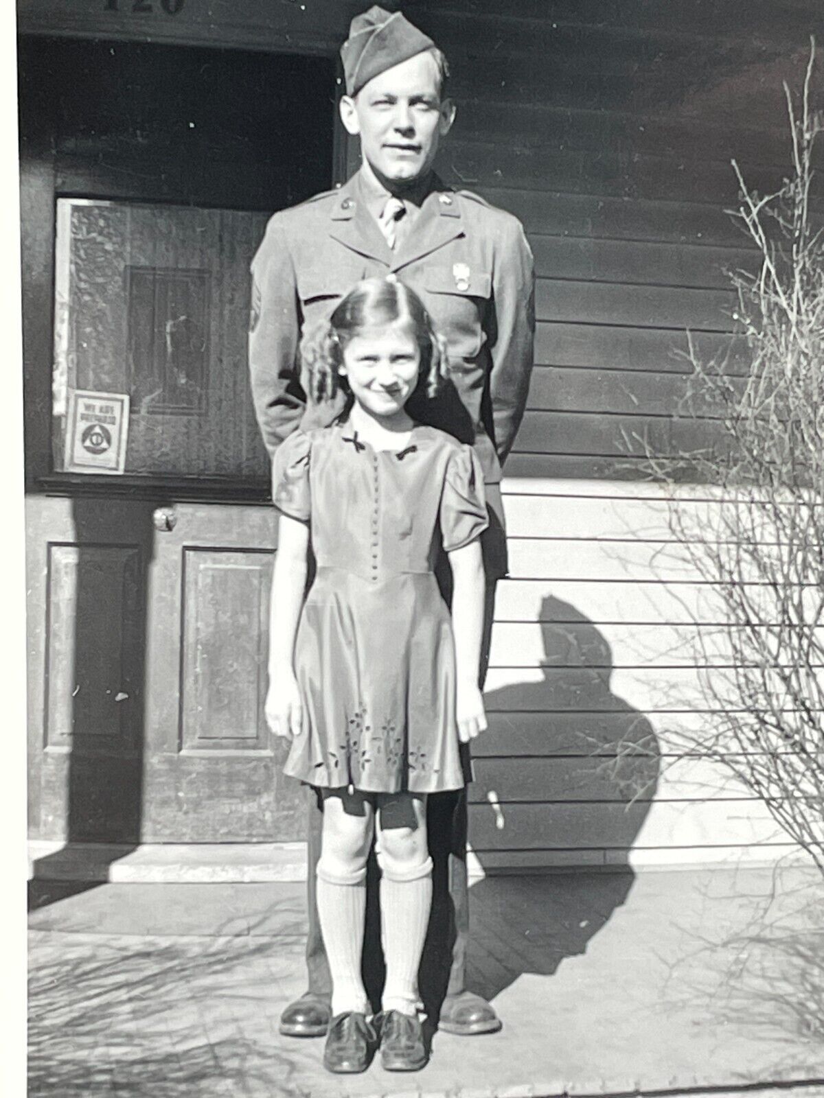 V11 Photograph Military Man In Uniform Girl 1940\'s