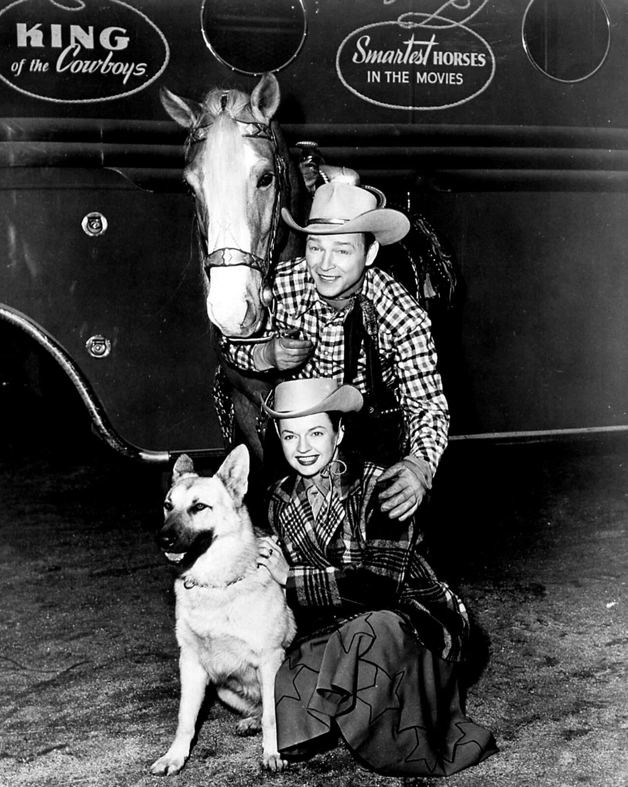 ROY ROGERS & DALE EVANS With TRIGGER Photo (204-H )