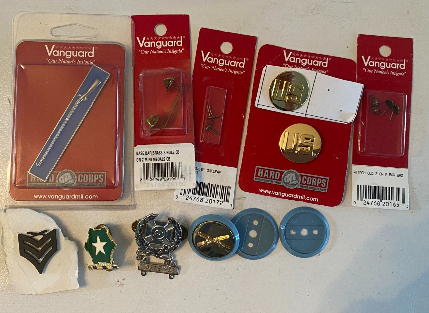 Lot of vintage military pins. Expert Infantry Badge, Carbine, Oakleaf. Vanguard