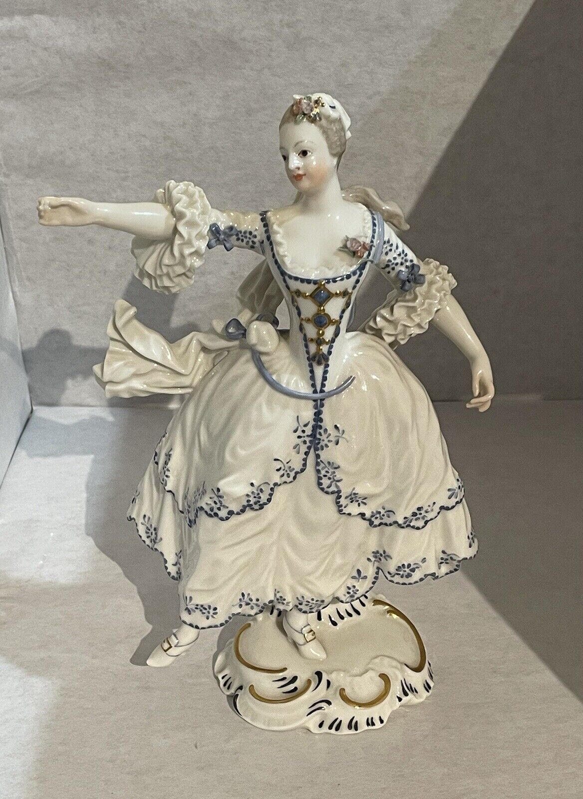 Frankenthal Porcelain Dancing German Lady By Carl Theodore