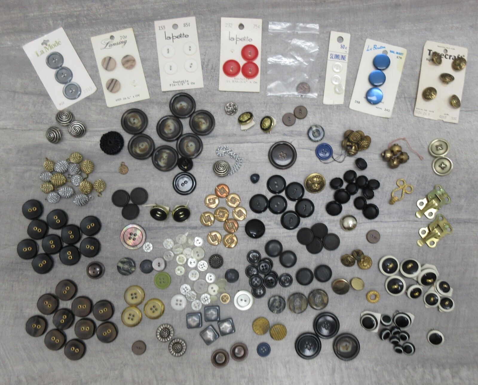 Mixed Lot Of 200+ Vintage Buttons Flat Round Shank Silver Gold Black Brown Blue