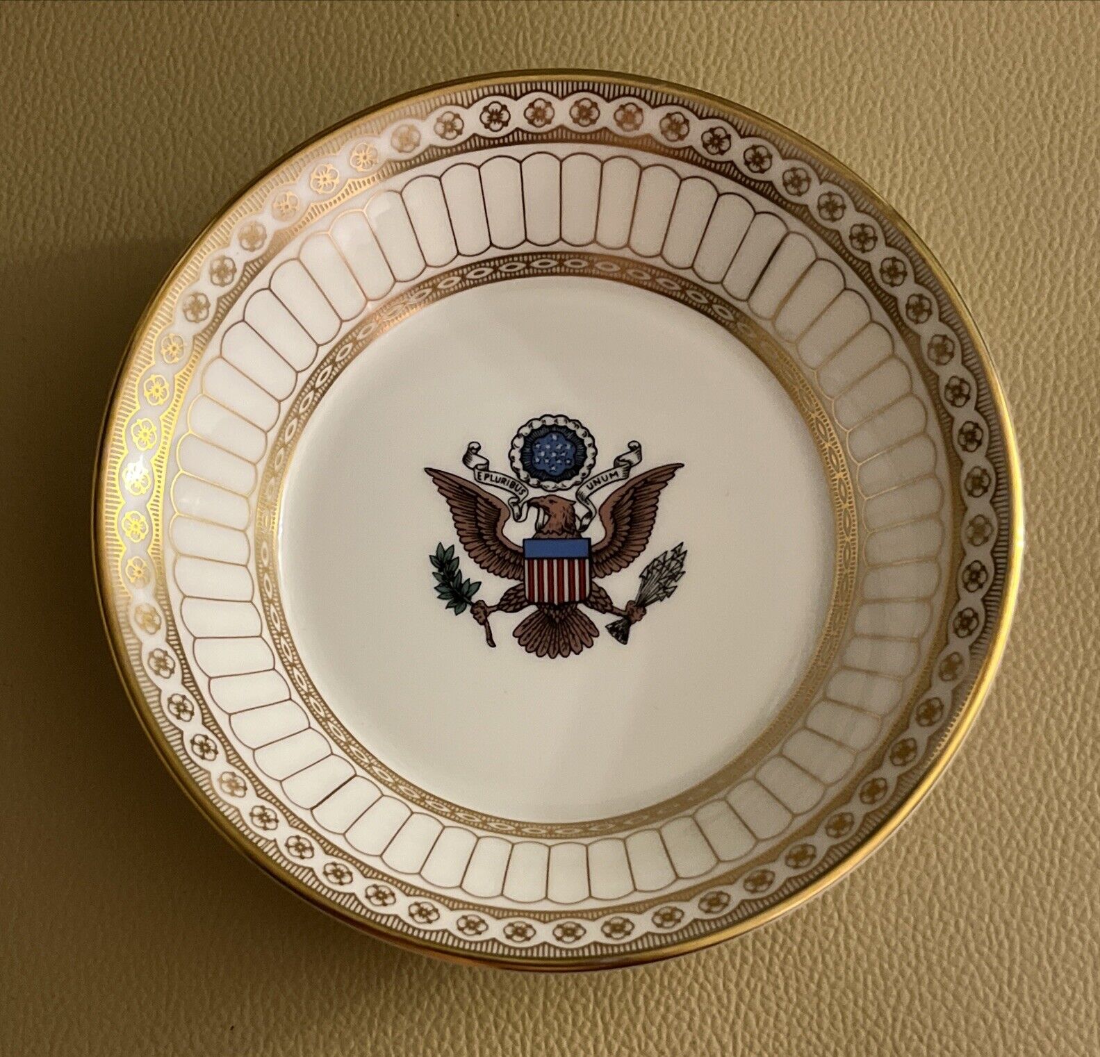 Wedgwood Colonnade The Wedgwood Collectors Society The Great Seal Of USA 5” Bowl