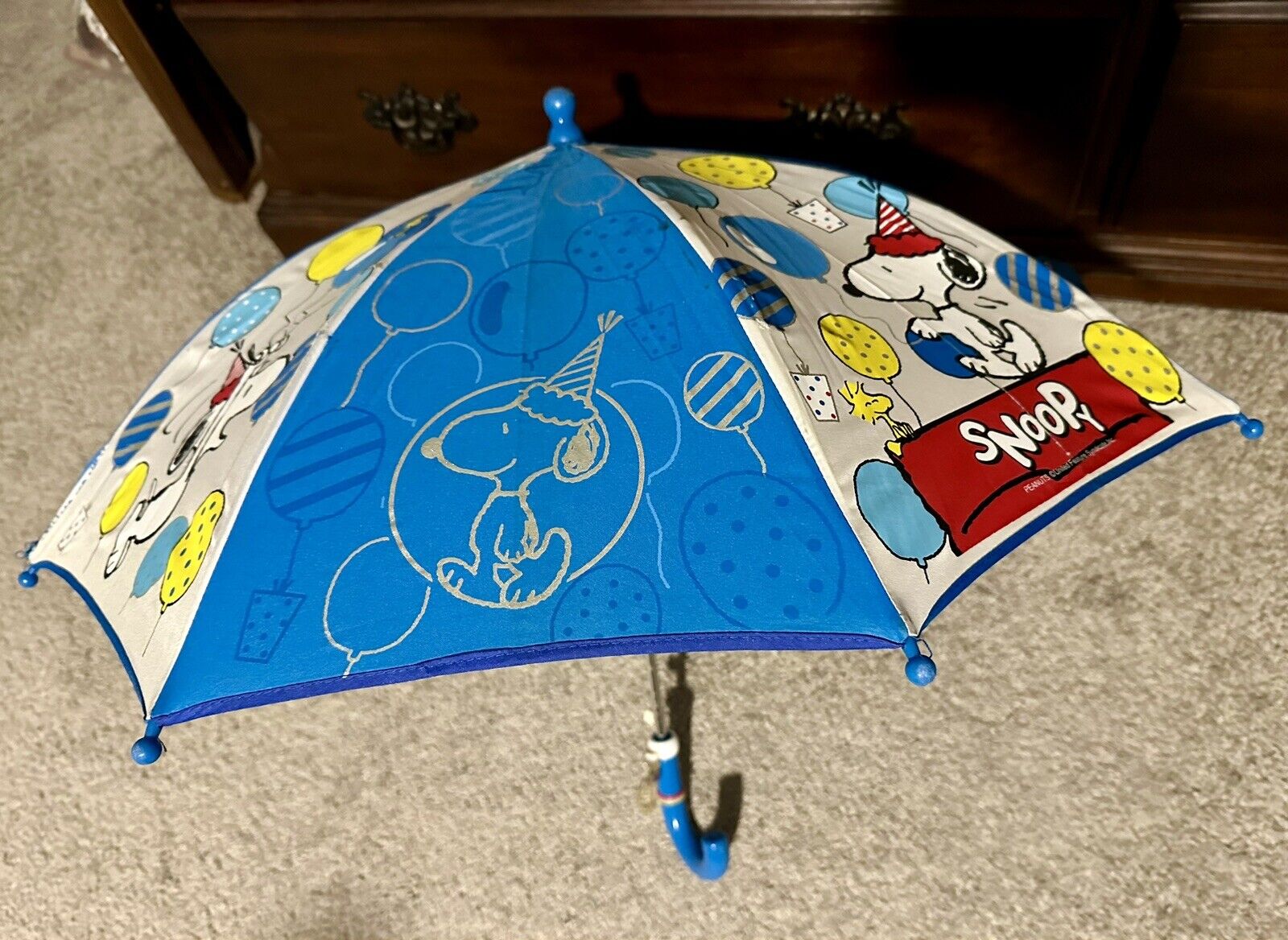VTG RARE HARD TO FIND Snoopy Party kids Umbrella, United Feature Syndicate Inc.