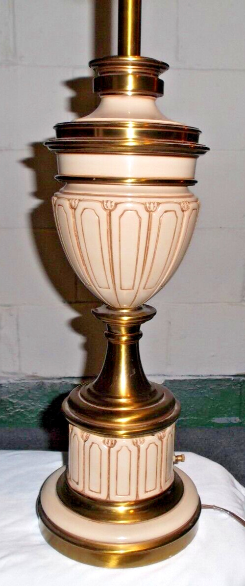 Vintage Stiffel MCM Hollywood Regency Brass Enamel Cream Table Lamp