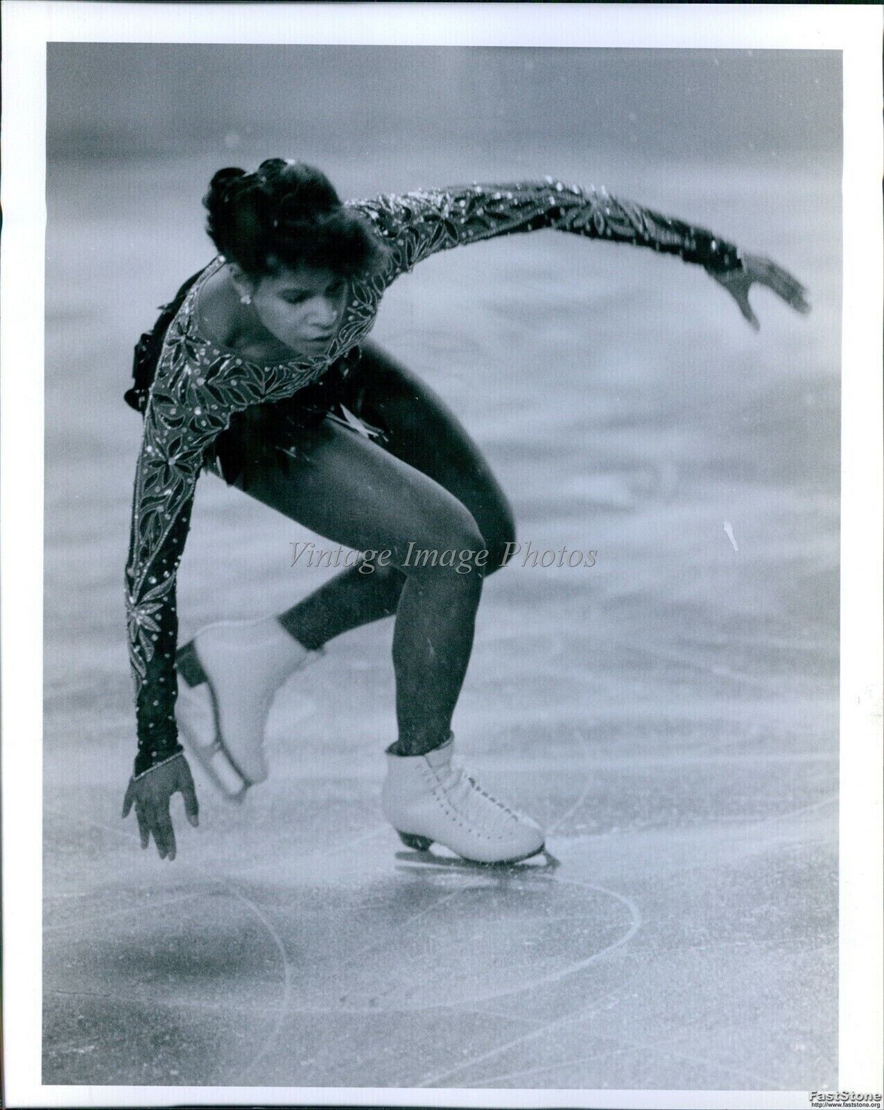1987 Defending Champion Debi Thomas Stumbles During Free Skate Sports 8X10 Photo