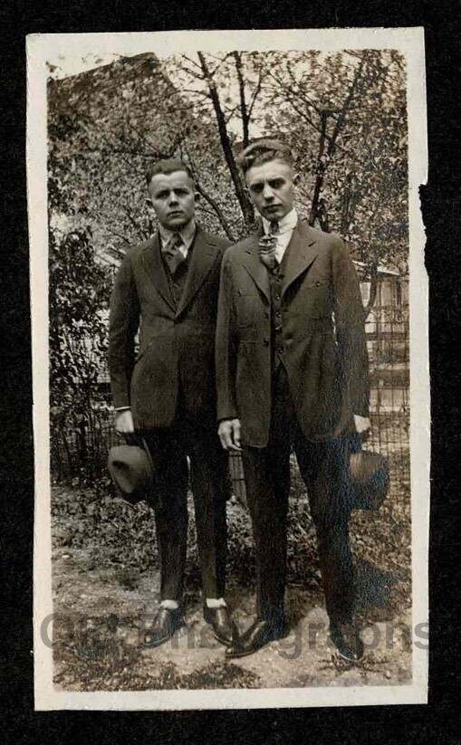 2 HANDSOME YOUNG MAN 3 PIECE SUITS HATS IN HAND OLD/VINTAGE PHOTO SNAPSHOT- H102