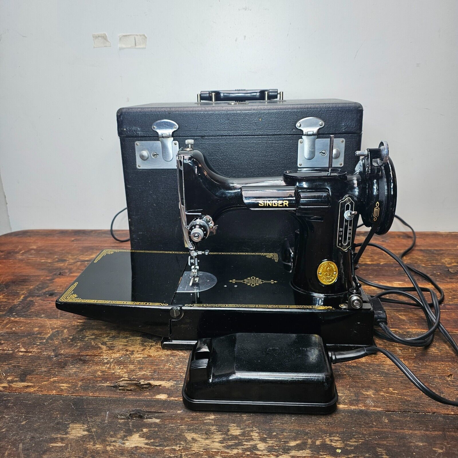 Singer 221 Featherweight Sewing Machine 1949