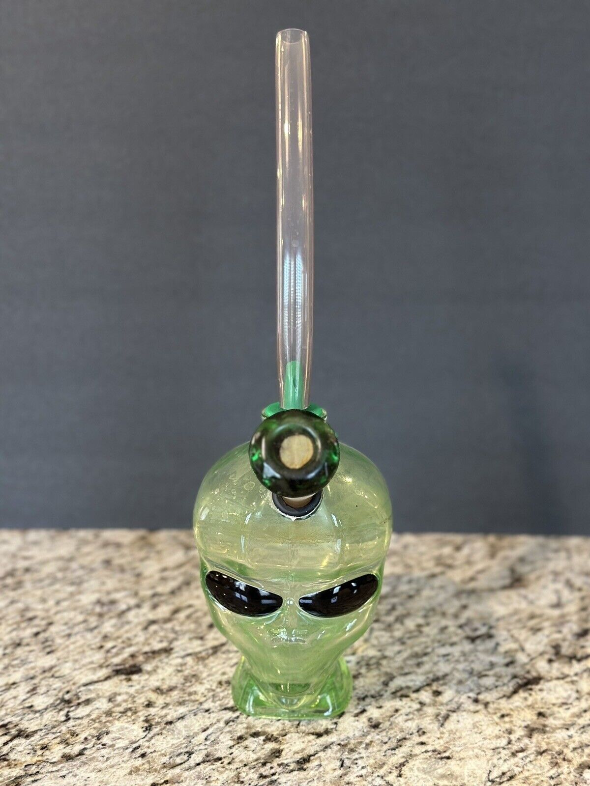 Green UFO Space Alien Head Skull, Glass Water Bong w bowl & stem 4 2 0 Bubbler