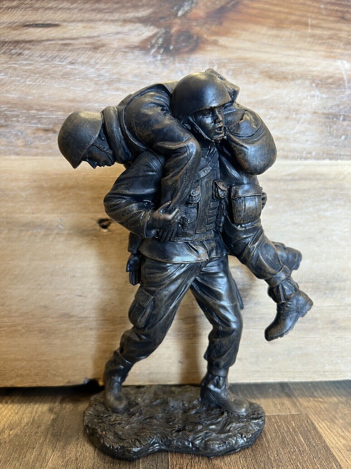 Soldier Carrying Wounded Soldier Statue 7\