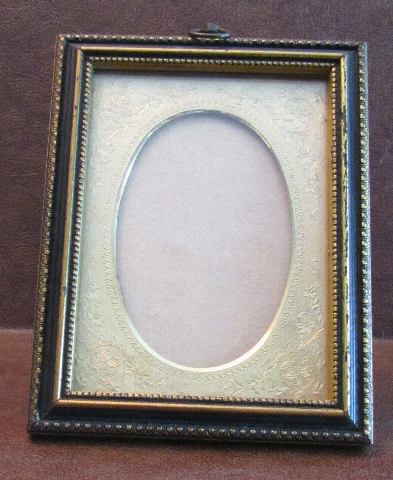 Antique 5-1/4 x 4 Frame w/ Golden Embossed Metal Oval Mat  3-1/4\