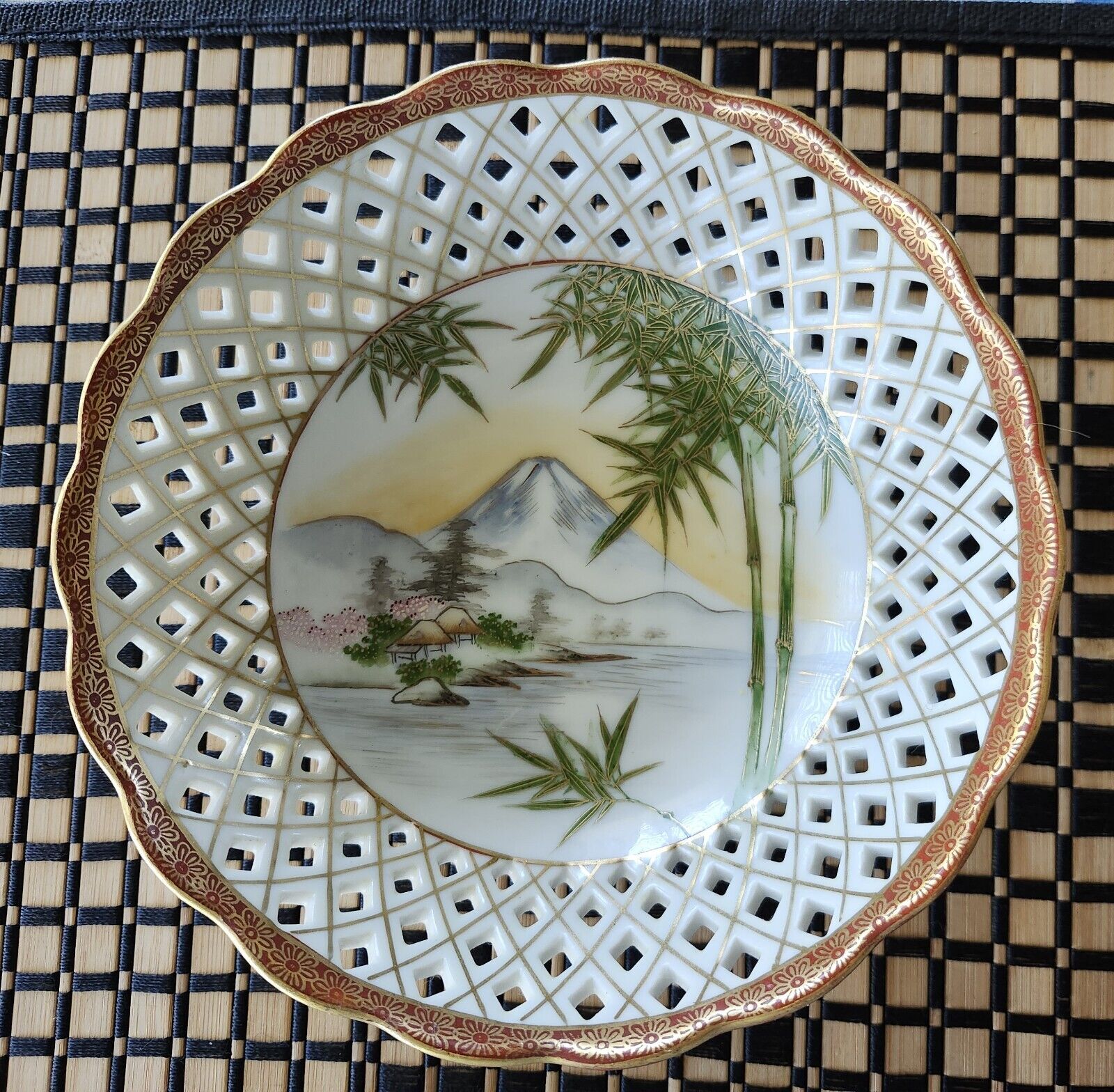 Vintage Oriental Japanese Kutani diamond lattice bowl