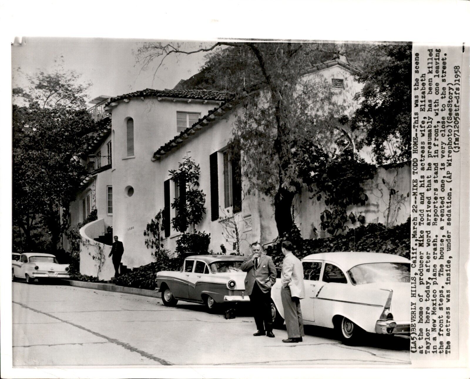 LG54 1958 Wire Photo HOME OF ELIZABETH TAYLOR & MIKE TODD AFTER HIS PLANE CRASH