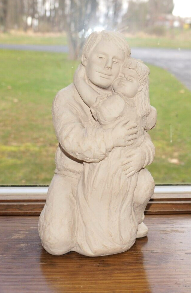 Vtg AUSTIN PROD Dee Crowley DADDY\'S LITTLE GIRL Statue Dad Hugging Girl 11.5\
