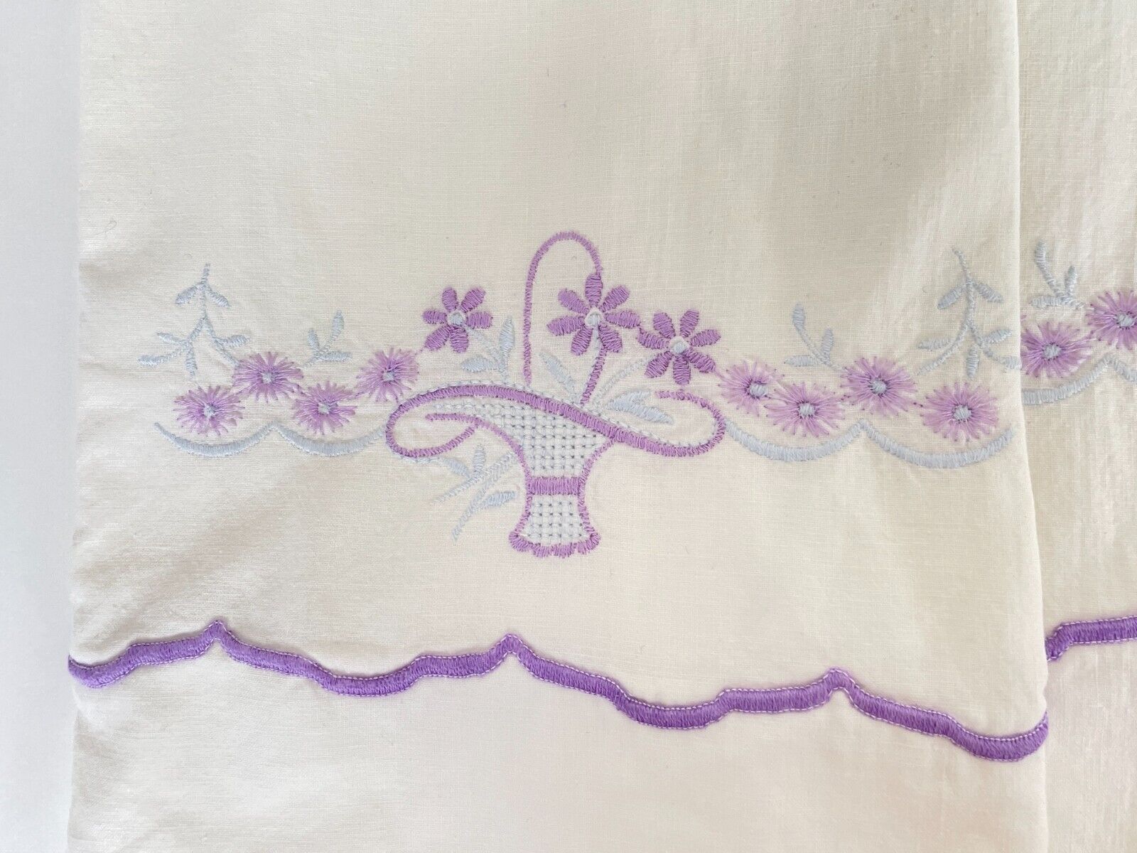 STAIN Vtg 50s Handmade FLORAL EMBROIDERED TWIN SHEET & PILLOWCASE Cottagecore