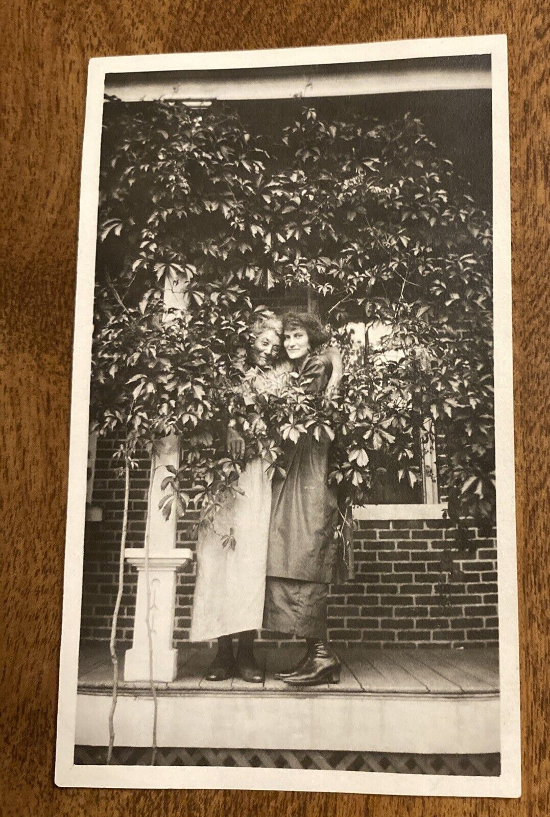 1910s-1920s Women Fashion Ladies Arms Around Mother & Daughter Real Photo P10p14