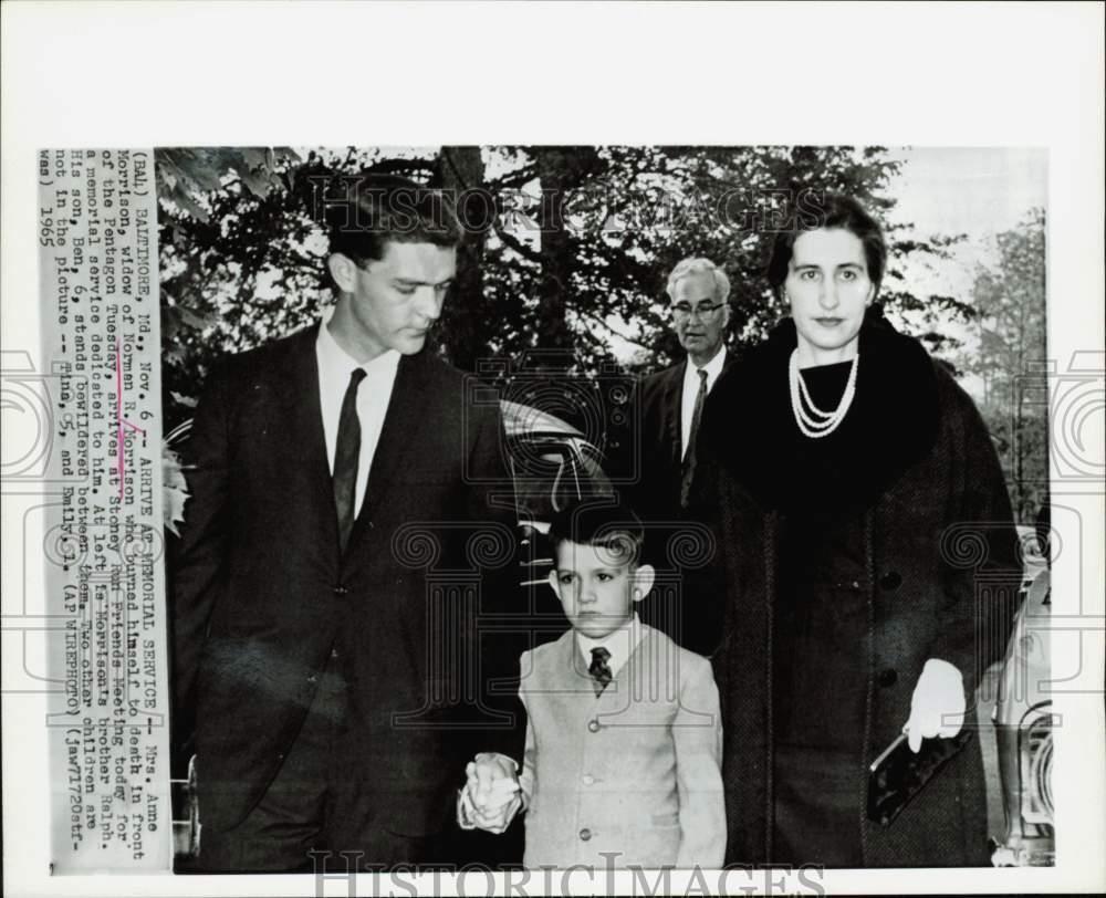 1965 Press Photo Anne Morrison and family arrive for Norman Morrison\'s memorial