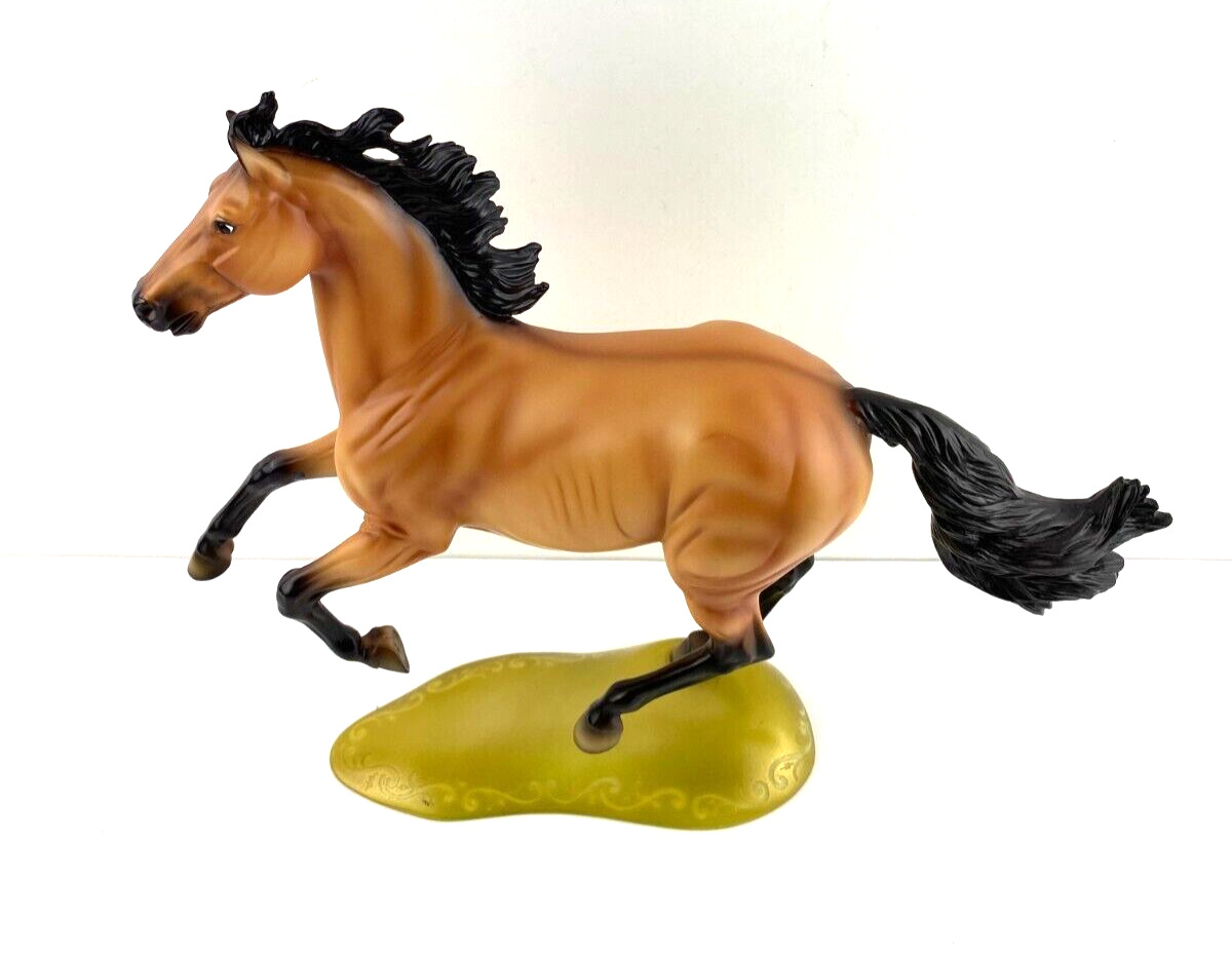 Breyer Jewel Christmas Holiday Horse 2010 - Traditional - w/ stand