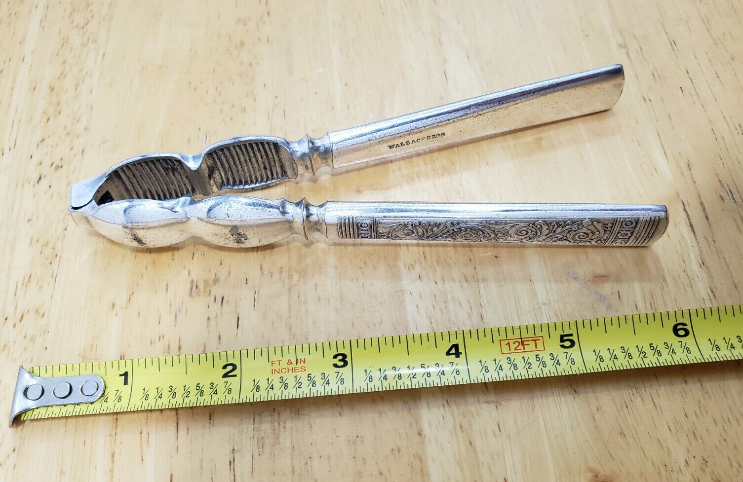 RARE WALLACE BROS ANTIQUE ART NOUVEAU SOLID SILVERPLATED NUT CRACKER 