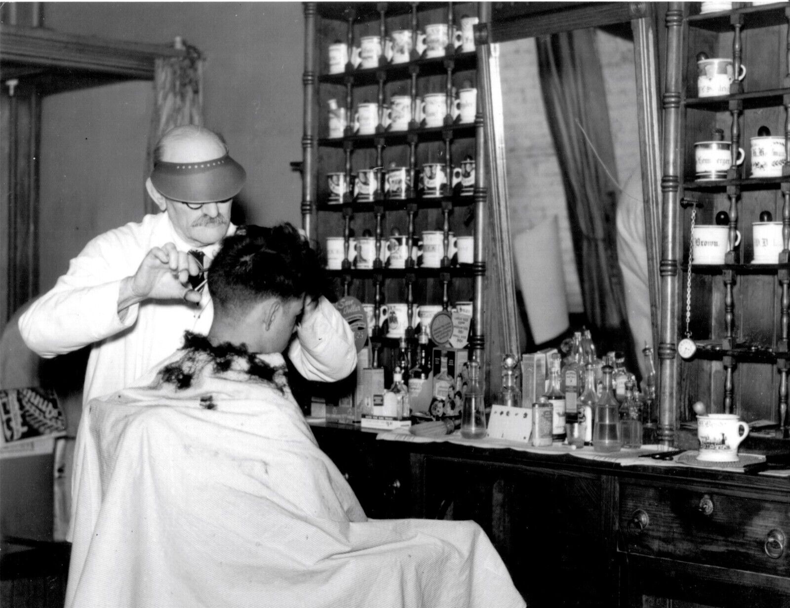 OLD FASHIONED BARBER SHOP IN MARYLAND 1940\'S 8x10 GLOSSY FINISH PHOTOGRAPH