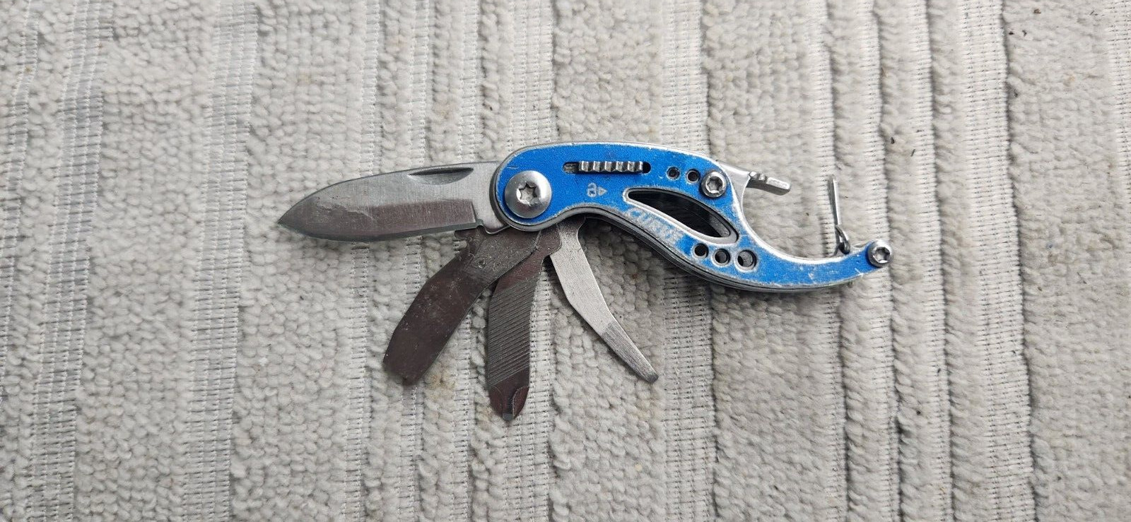 Gerber Curve Blue Micro Clip-N-Go Multi-Tool 7 Functions 6 keychain 31-000116