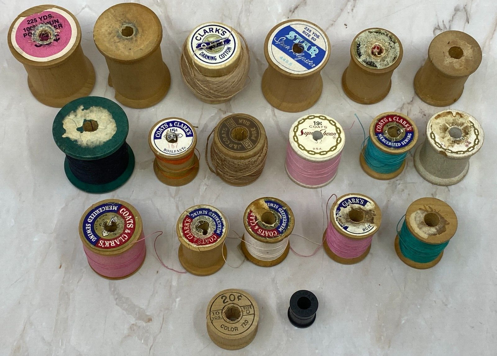 Lot of 19 Vintage Wooden Thread Spools Coats Clark Talon With and Without Thread