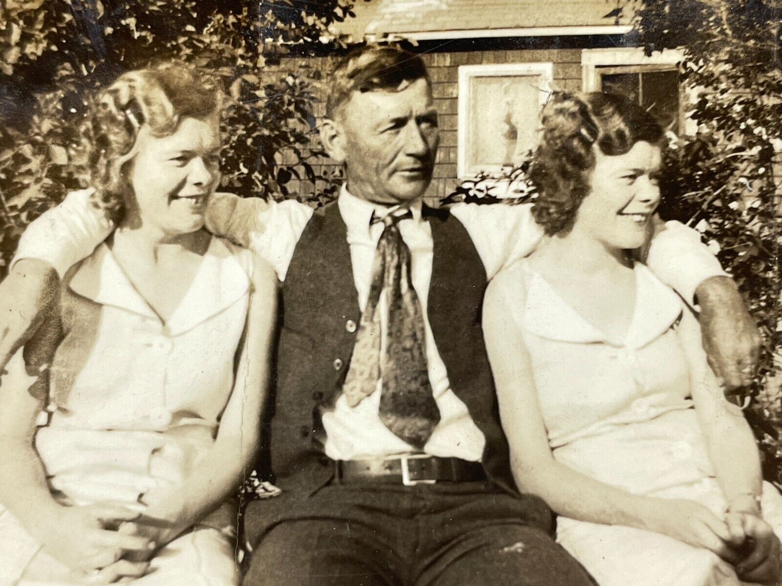 QF Photograph Proud Father Hugs Identical Twin Pretty Women Lovely 1930s