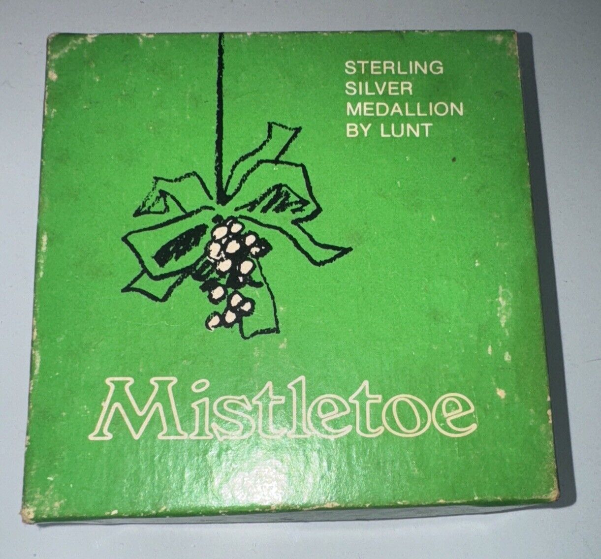 Lunt 1976 -Sterling Mistletoe Medallion Original Box