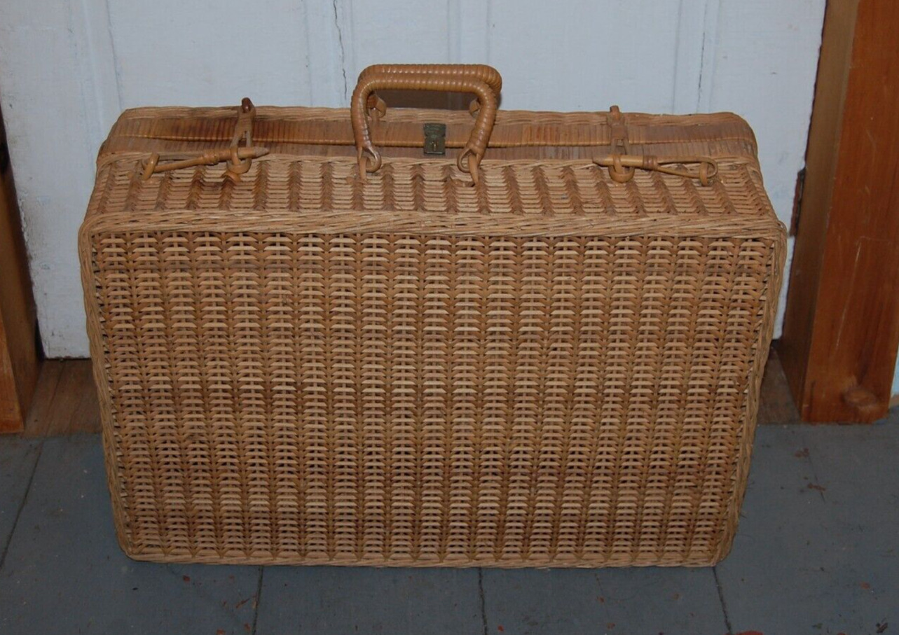 Vintage Woven Straw Rattan Wicker Large Carrying Case Suitcase with Lid Hinge