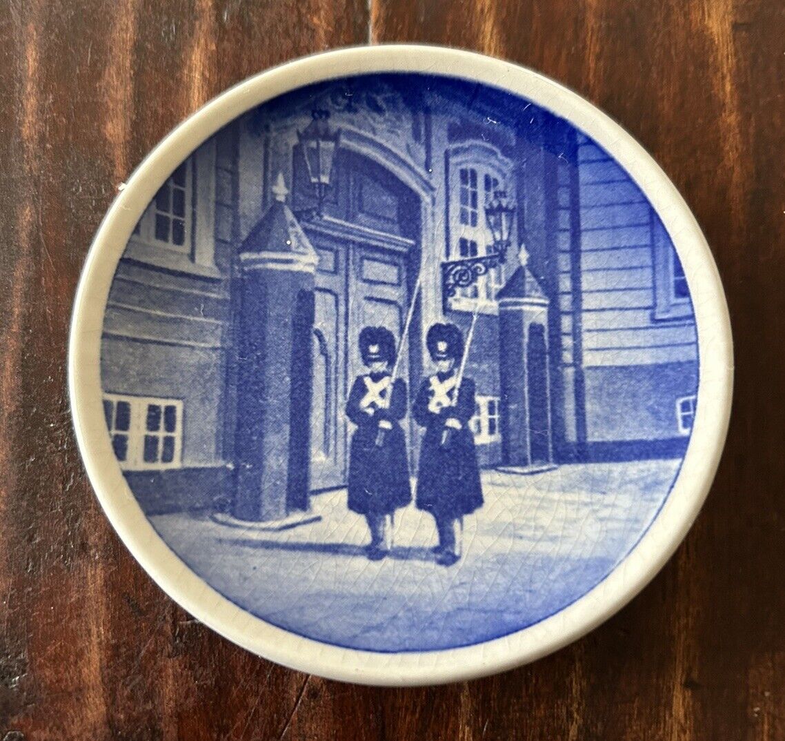 Vintage 2010 Royal Copenhagen “King’s Guards” Souvenir 3 1/4” Mini Plate Denmark