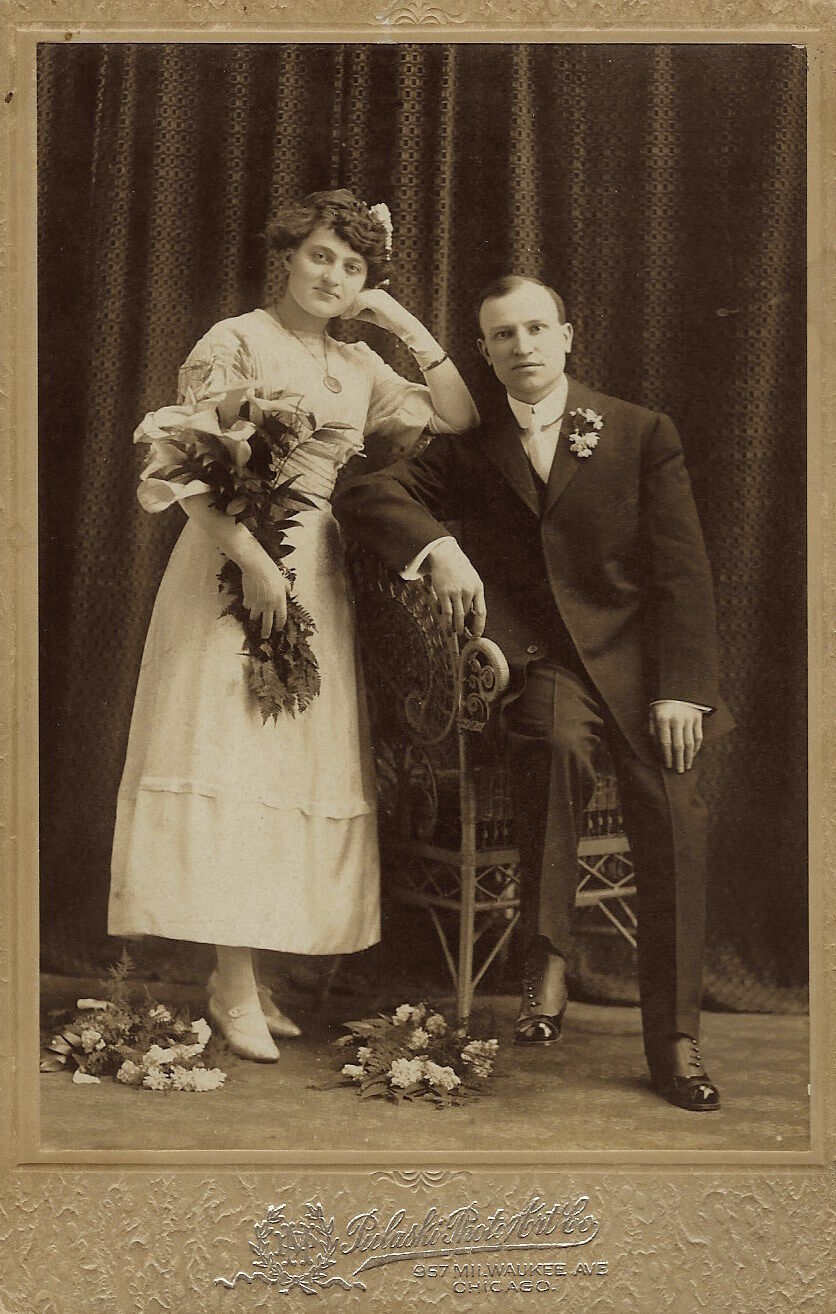 PORTRAIT OF A SPUNKY BRIDE AND HER GROOM IN CHICAGO, ILLINOIS  (CABINET CARD)