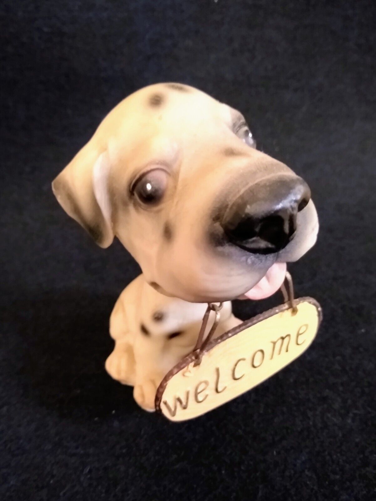 Country Puppy Dog 4.5 in Tall Ceramic Figurine Holding Welcome Sign.
