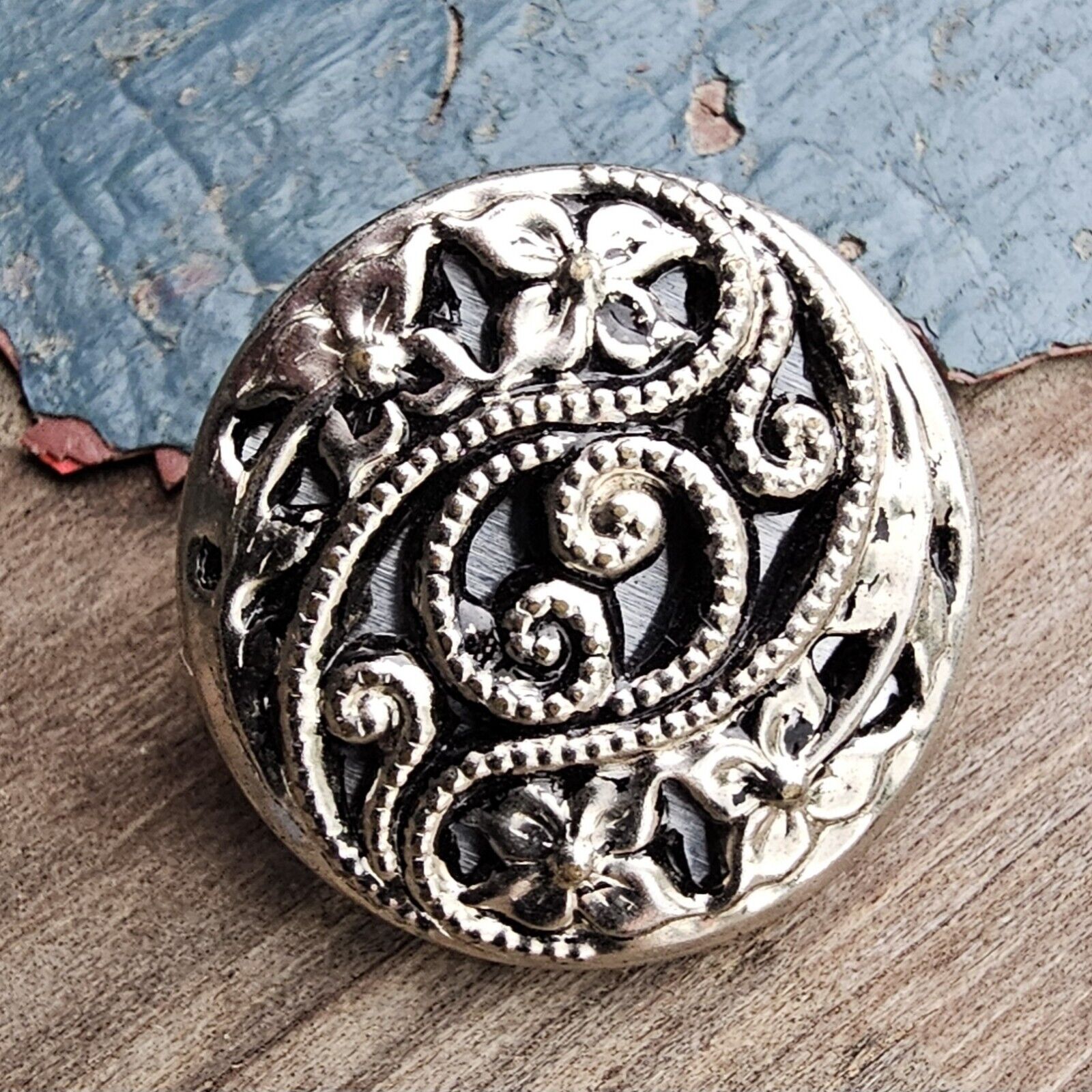 Antique Twinkle Raised Shank Silvertone Filigree Clematis Button 7/8\