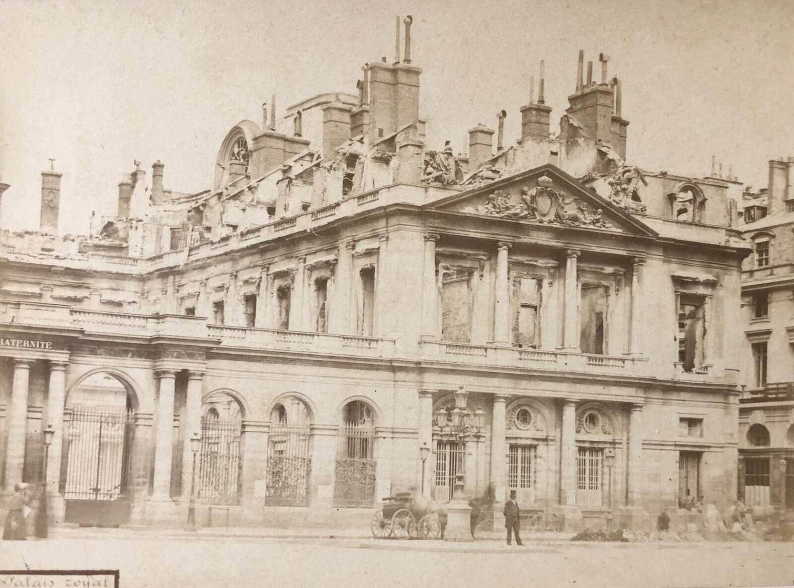 Ruines de la Commune de Paris 1871 La façade du Palais-Royal France albuminé 