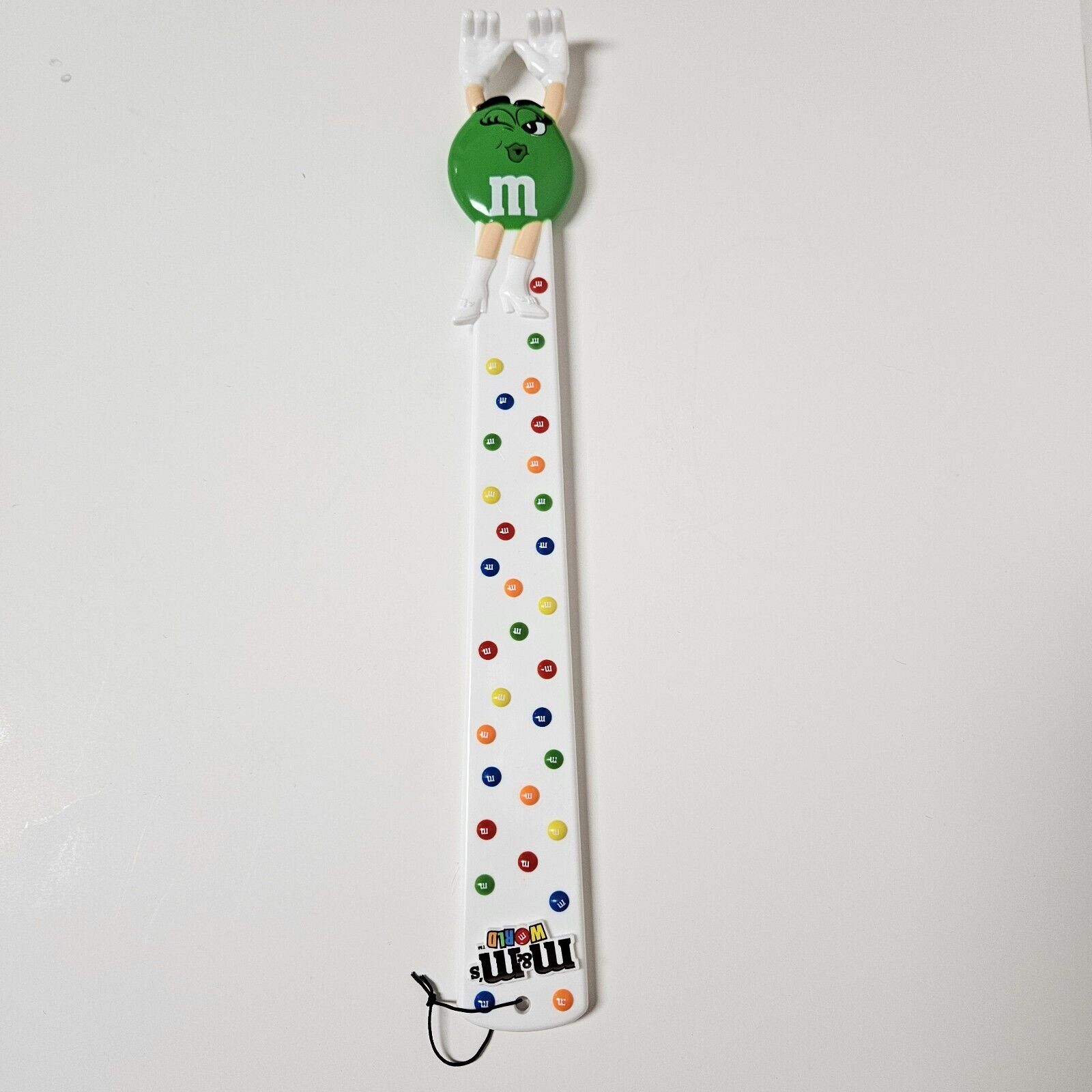MARS M&M\'s WORLD COLLECTIBLE BACK SCRATCHER, GREEN M&M AND MULTICOLOR MINIS