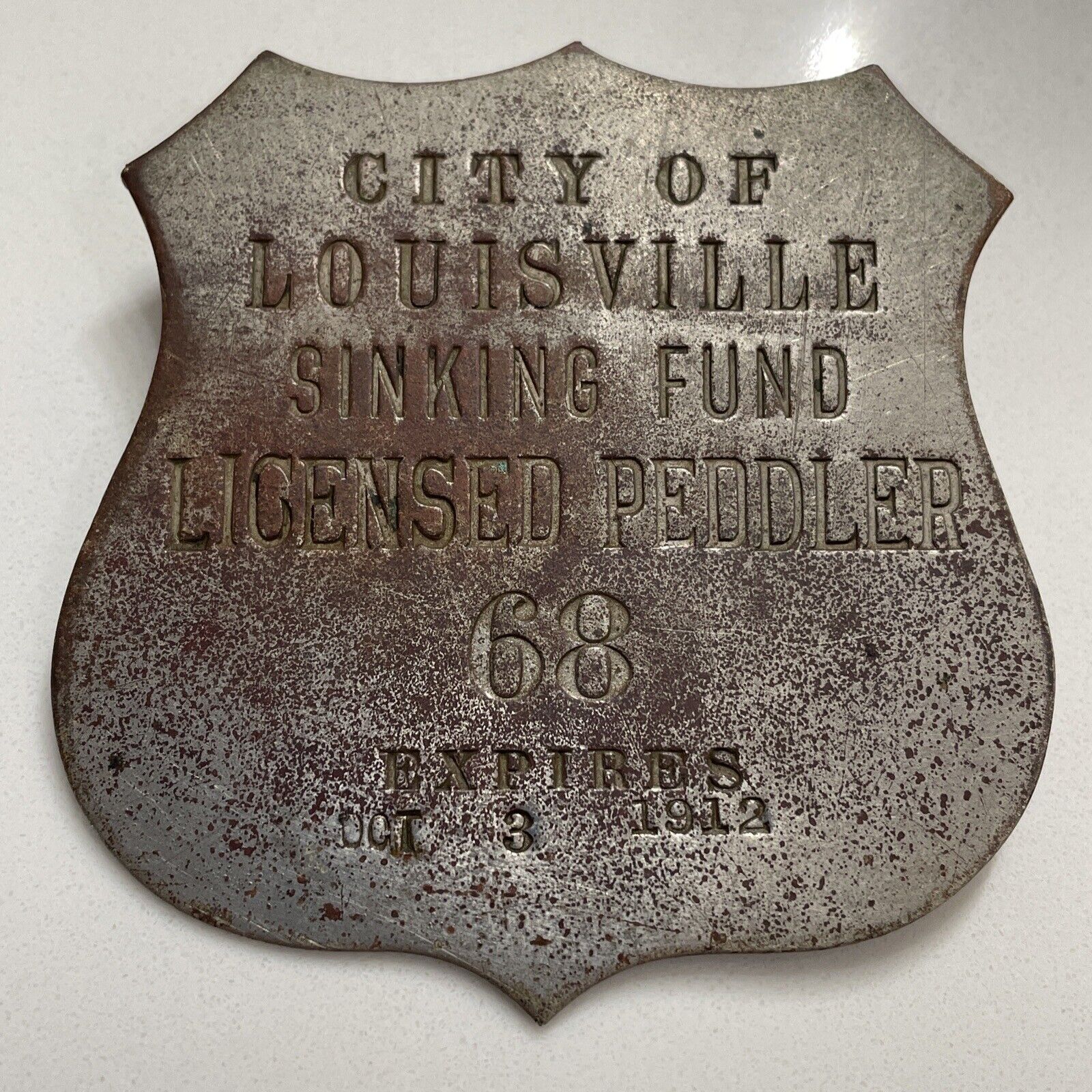RARE VINTAGE 1912 LICENSED PEDDLER BADGE Louisville KY Sinking Fund #68 2.75\