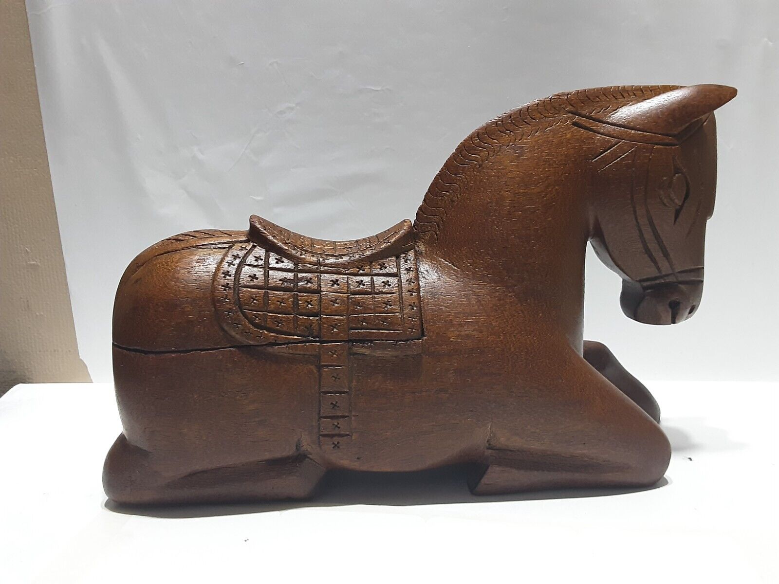 EXCEPTIONAL VINTAGE,OLD CARVED WOOD HORSE,TROJAN STYLE WITH SECRETSTASH