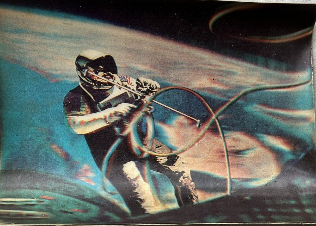 Space Stroll 1965 Astronaut Lt. Col Edward White Space Walk Vintage 3-D Postcard