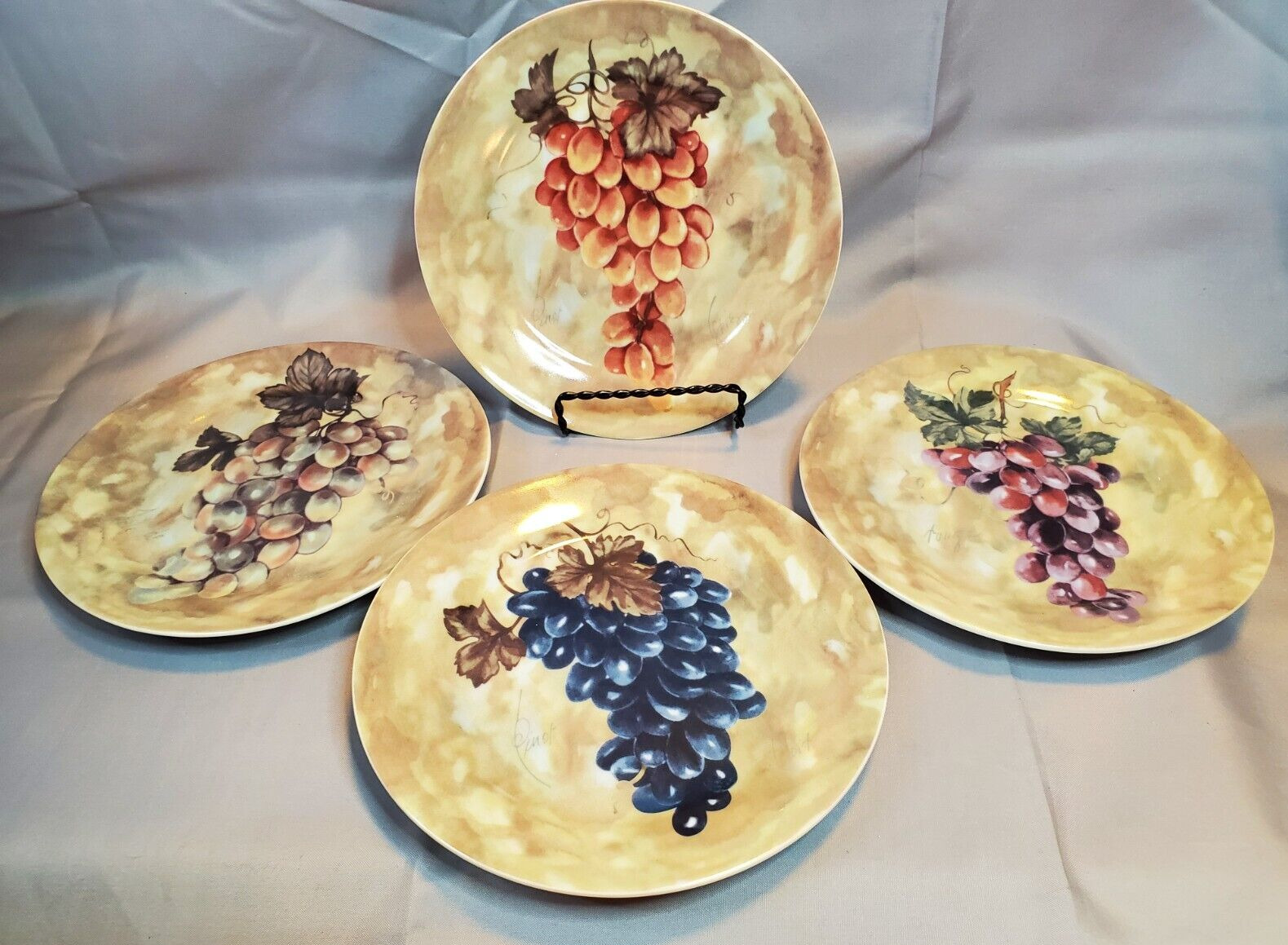 I. Godinger & Co. Wine Grapes Decorative Wall Porcelain Plates 7.5 in. Set of 4